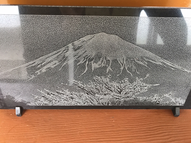裏面は富士山